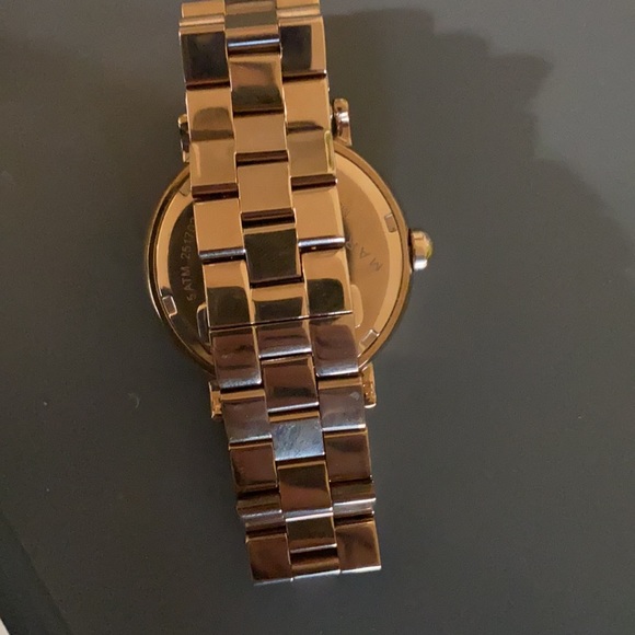 Marc Jacobs gold watch - Picture 3 of 3